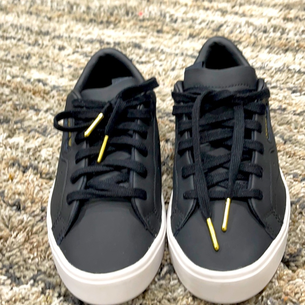 adidas Originals Sleek sneakers in black